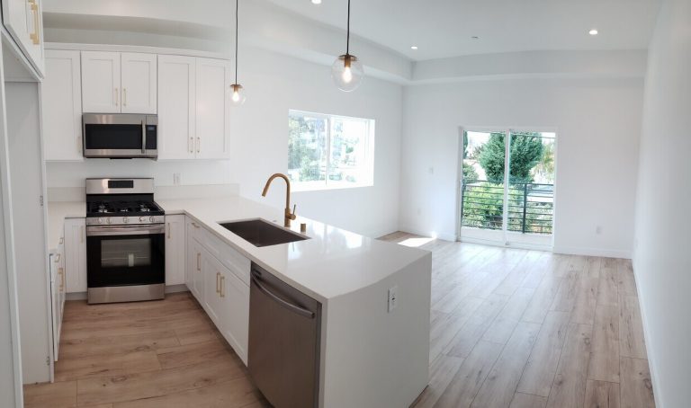 Casa en Renta en 3425 Edgehill Dr Los Angeles, California CA 90018