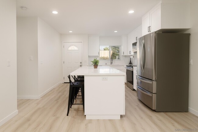 Casa en Renta Alquiler en California San Diego East 5147 Ewing St 2