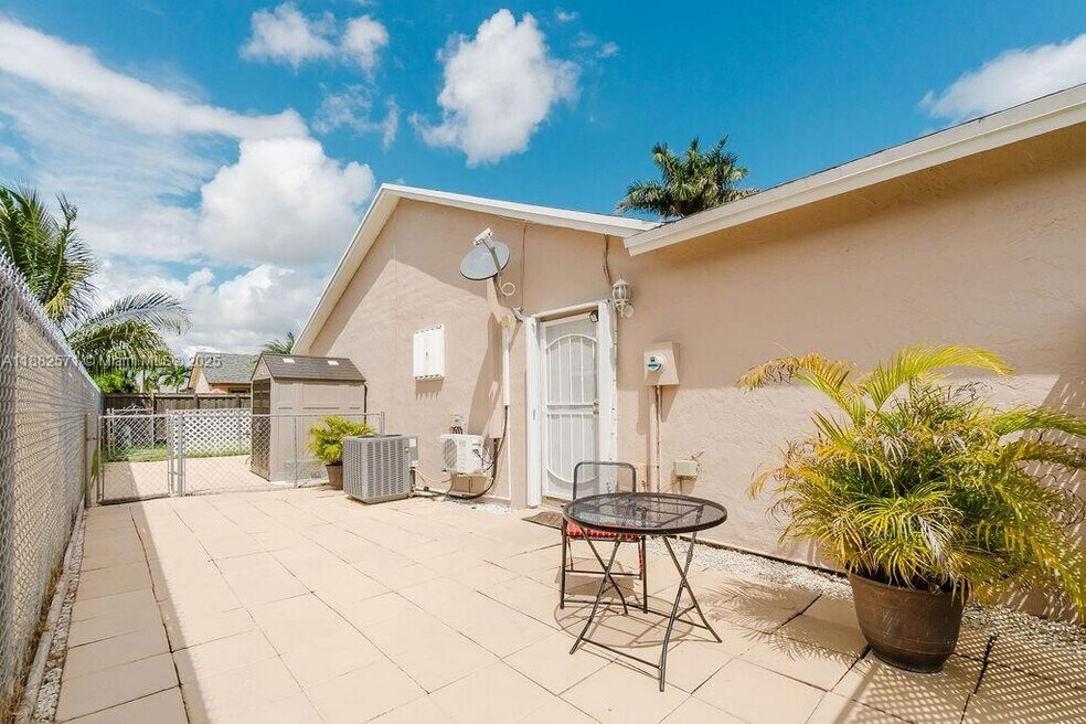 13743-sw-282nd-terrace-homestead-fl-foto-principal