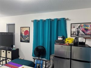 2730-nw-44th-st-miami-fl-foto-del-edificio