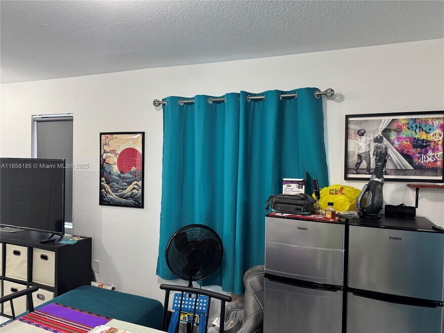 2730-nw-44th-st-miami-fl-foto-del-edificio