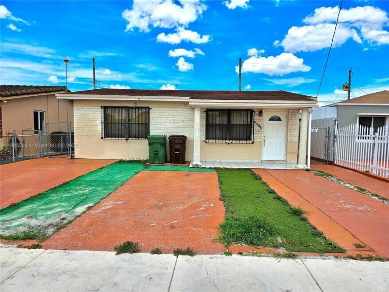 Casa en RENTA en Florida Miami/Dade County Hialeah 4596 E 8th Ct