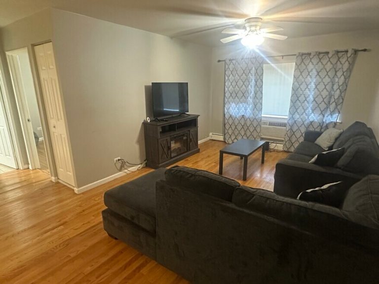 Casa en RENTA en Illinois Cook County Chicago South Shore 7854 S South Shore Dr