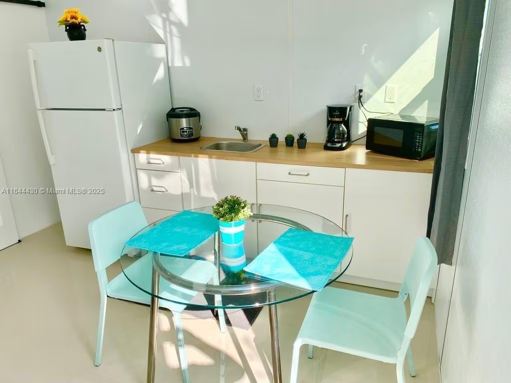 imgi_22_14811-sw-153rd-terrace-miami-fl-foto-principal
