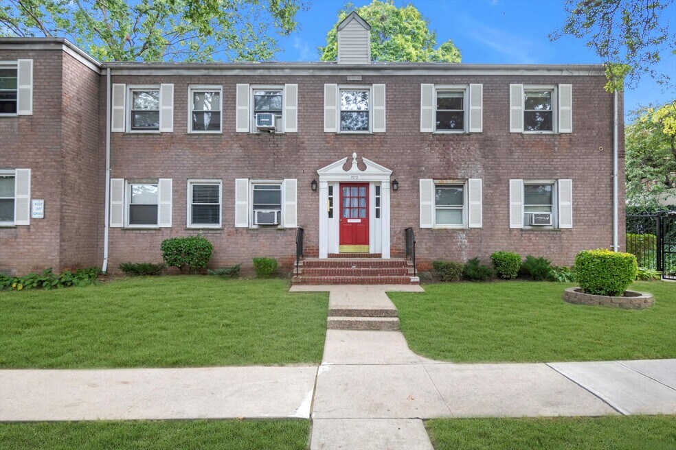 11012-64th-rd-forest-hills-ny-foto-principal