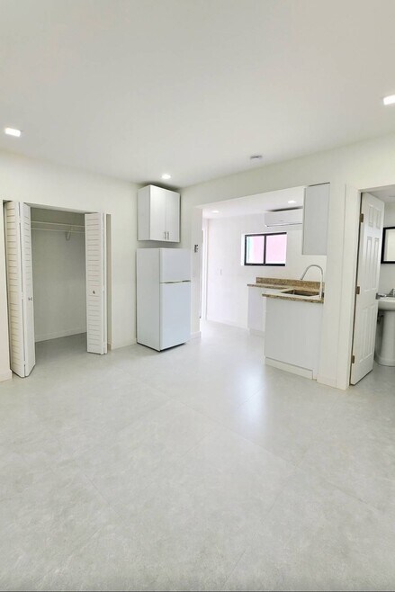 1601-nw-36th-ave-miami-fl-foto-principal