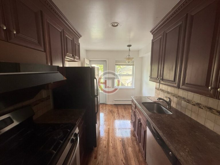 Casa en RENTA en New York Bronx County The Bronx Middletown-Pelham Bay 1851 Mayflower Ave