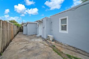 2372-nw-34th-st-miami-fl-foto-del-edificio