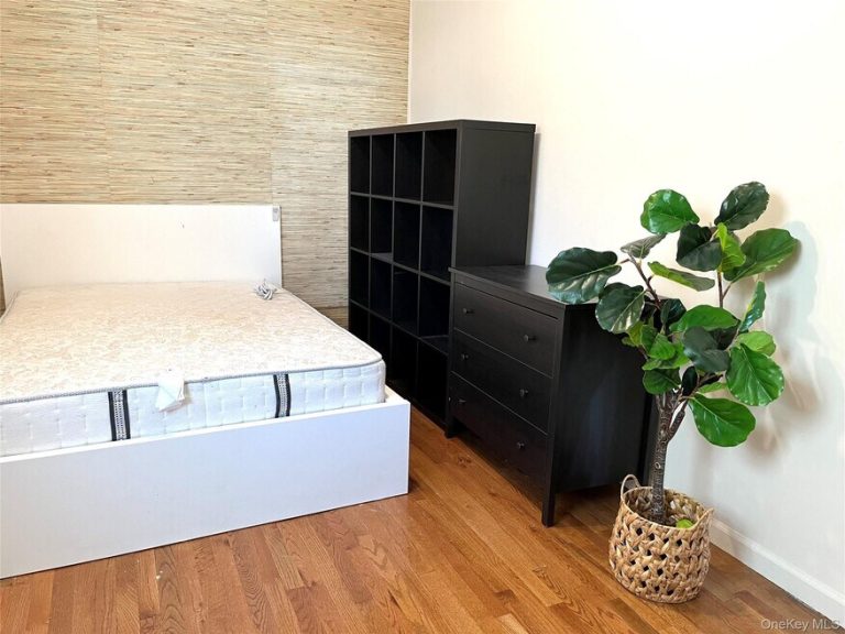 Casa en RENTA en New York Queens County Queens Southeast Queens 107-33 115th St
