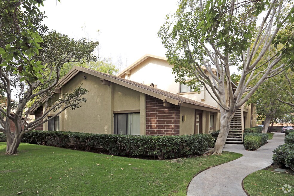 foxwood-30-day-rentals-san-diego-ca-patio