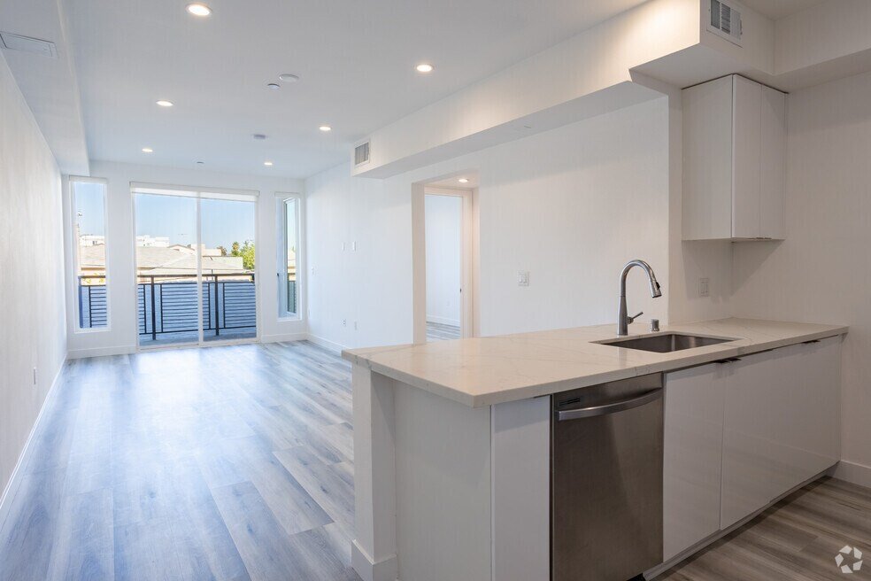 4804-oakwood-los-angeles-ca-1hab-1ba-cocina-y-sala-de-estar