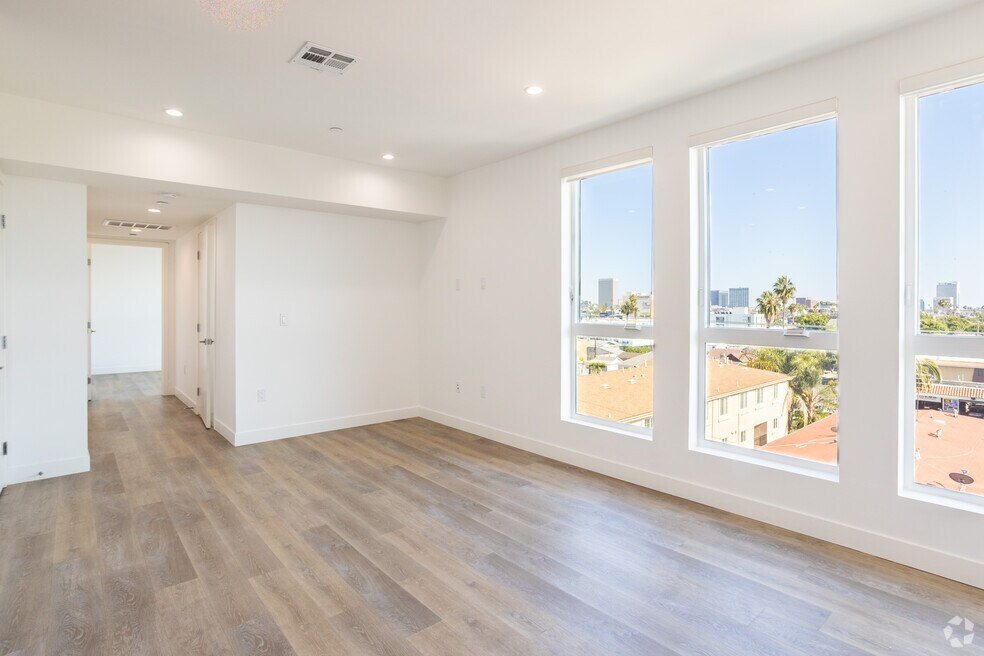 4804-oakwood-los-angeles-ca-2hab-2ba-sala-de-estar