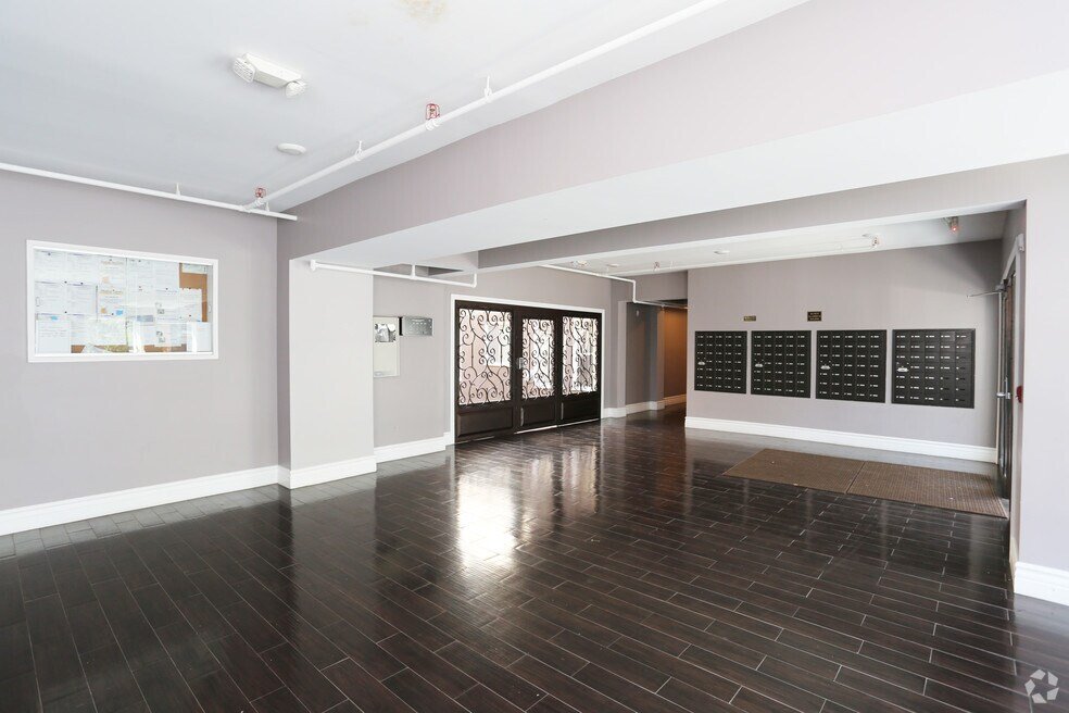 739-garland-ave-los-angeles-ca-vestbulo