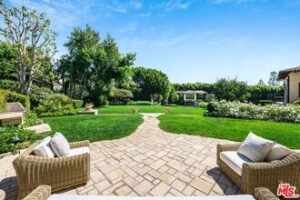 imgi_128_1550-amalfi-dr-los-angeles-ca-foto-del-edificio