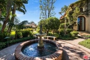 imgi_133_1550-amalfi-dr-los-angeles-ca-foto-del-edificio