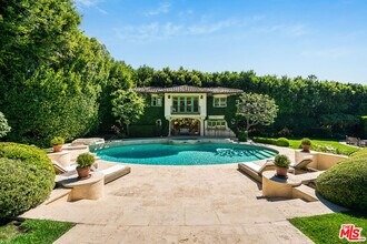 imgi_134_1550-amalfi-dr-los-angeles-ca-foto-del-edificio