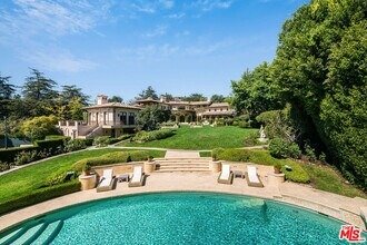 imgi_136_1550-amalfi-dr-los-angeles-ca-foto-del-edificio