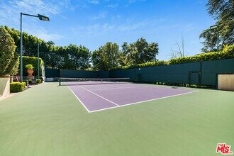 imgi_137_1550-amalfi-dr-los-angeles-ca-foto-del-edificio