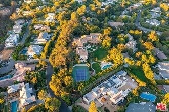 imgi_145_1550-amalfi-dr-los-angeles-ca-foto-del-edificio