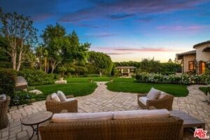 imgi_151_1550-amalfi-dr-los-angeles-ca-foto-del-edificio