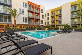 imgi_142_citrus-commons-sherman-oaks-ca-foto-del-edificio