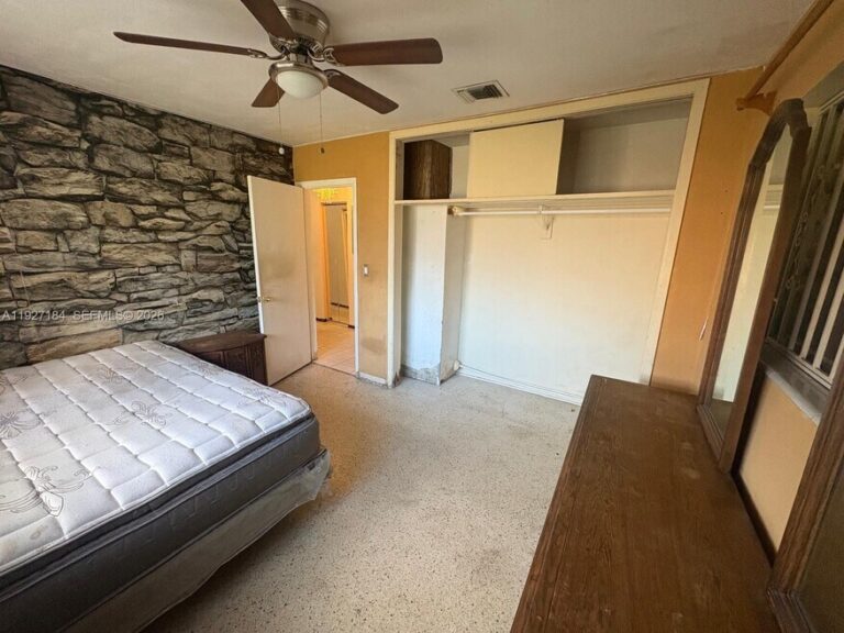 RENTA HABITACION, Casas Florida Miami/Dade County Miami $950 / Mes 1001 NW 202nd St, Miami, FL 33169