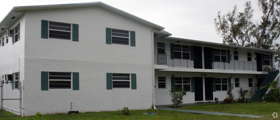1070-nw-95th-ter-miami-fl-foto-del-edificio