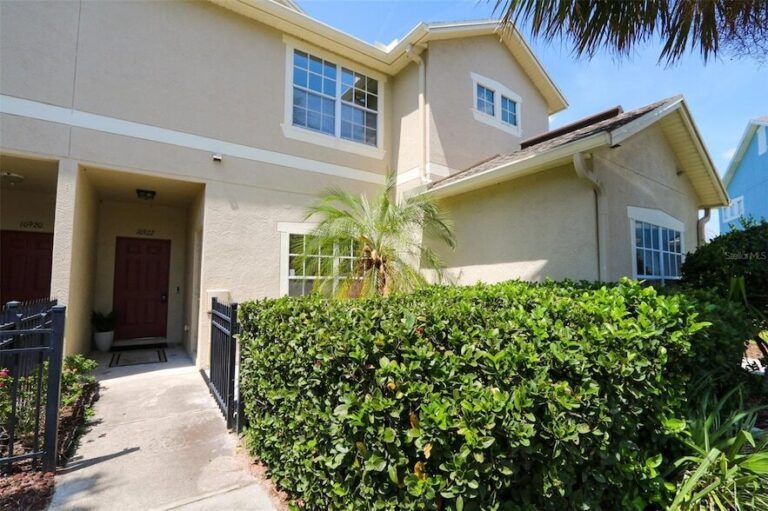 Casa en RENTA, Casas adosadas Florida Hillsborough County Riverview $1,900 /mes 10922 Winter Crest Dr, Riverview, FL 33569