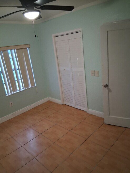 1285-ne-143rd-st-north-miami-fl-foto-principal