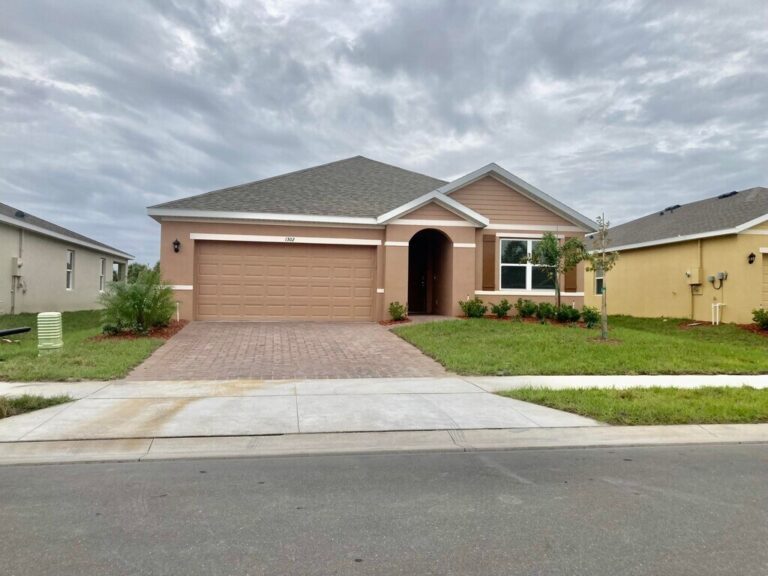 Casas Florida Brevard County West Melbourne Suburban Melbourne $2,150 / Mes 1302 McFarland Dr, West Melbourne, FL 32904
