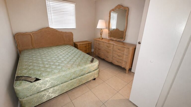 RENTA HABITACION, Casas Florida Broward County Margate North Margate $975 / Mes 2576 NW 64th Terrace, Margate, FL 33063
