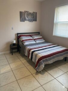 RENTA HABITACION, Casas Florida Miami/Dade County Miami Richmond West $995 Precio mensual total 900 NE 85th St, Miami, FL 33138