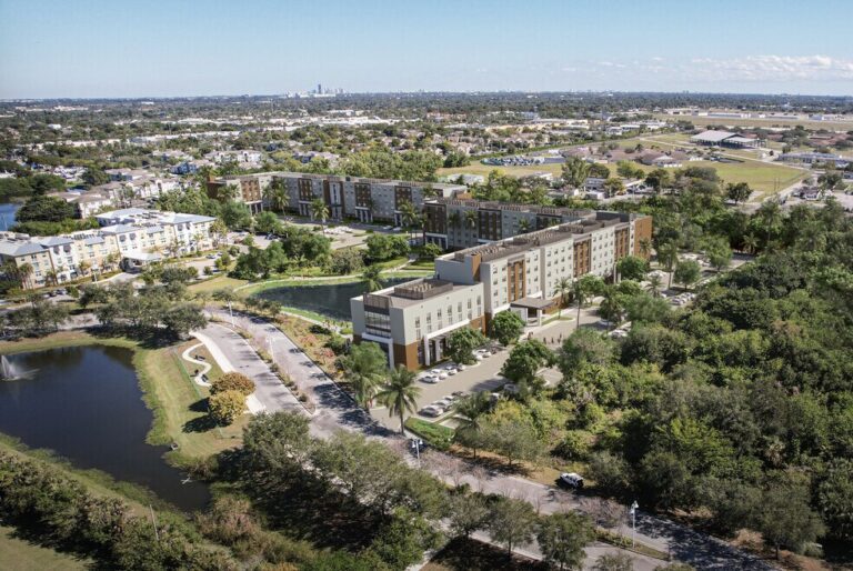 RENTA, STUDIO, HABITACIONES, Florida Broward County Pembroke Pines Lakeside South Douglas Gardens Senior Health and Living 713-713 SW 88th Ave, Pembroke Pines, FL 33025