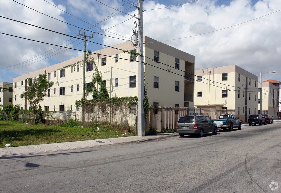 new-arena-square-apartments-miami-fl-foto-del-edificio