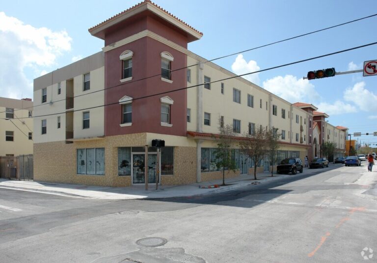 RENTA HABITACION, Florida Miami/Dade County Miami Overtown New Arena Square Apartments 268 NW 11th St, Miami, FL 33136