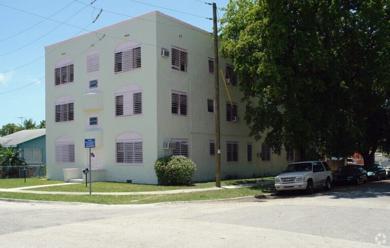 RENTA HABITACION, Florida Miami/Dade County Miami Coral Way The Beekman 1536 SW 9th St, Miami, FL 33135
