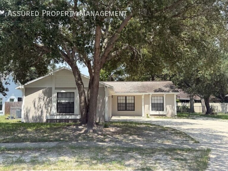 Casas Florida Orange County Orlando East Orlando $2,150 / Mes 2727 Dobbin Dr, Orlando, FL 32817