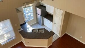 6352-raleigh-st-orlando-fl-vista-de-la-cocina-desde-el-altillo