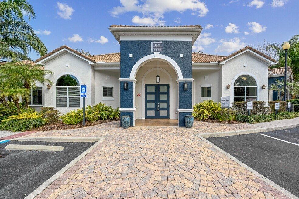 halston-world-gateway-apartment-homes-orlando-fl-exterior-de-la-casa-club-de-servicios