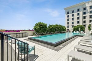 life-time-living-at-gables-station-coral-gables-fl-piscina-1-de-la-estacin-life-time-living