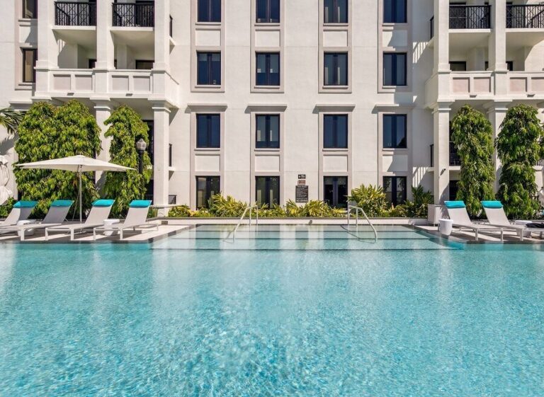 Departamento en Renta, Florida Miami/Dade County Coral Gables Southeast Gables Life Time Living at Gables Station 227 S Dixie Hwy, Coral Gables, FL 33133