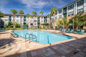 millenia-700-apartments-orlando-fl-vista-a-la-piscina-y-al-apartamento