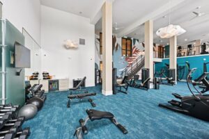 paros-vineland-orlando-fl-gimnasio-de-dos-plantas-con-entrenamient