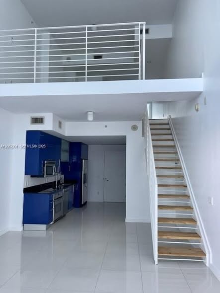 2-STORY LOFT | BAY & CITY VIEWS 💰 $3,950/month