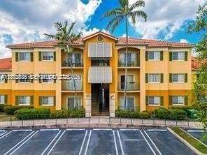 Encantador apartamento en la agradable comunidad cerrada Palm Gardens at Doral. Unidad en planta baja con 2 dormitorios y 2 baños